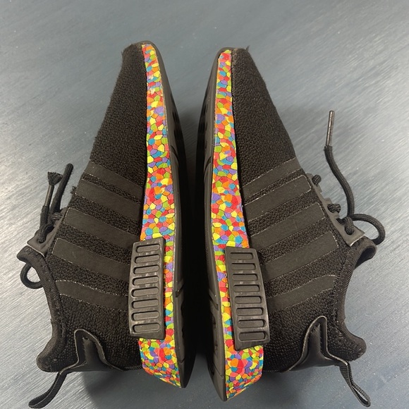 Adidas NMD R1 Unisex 10K Athletic Sneaker - Black Mosaic. - Picture 5 of 8